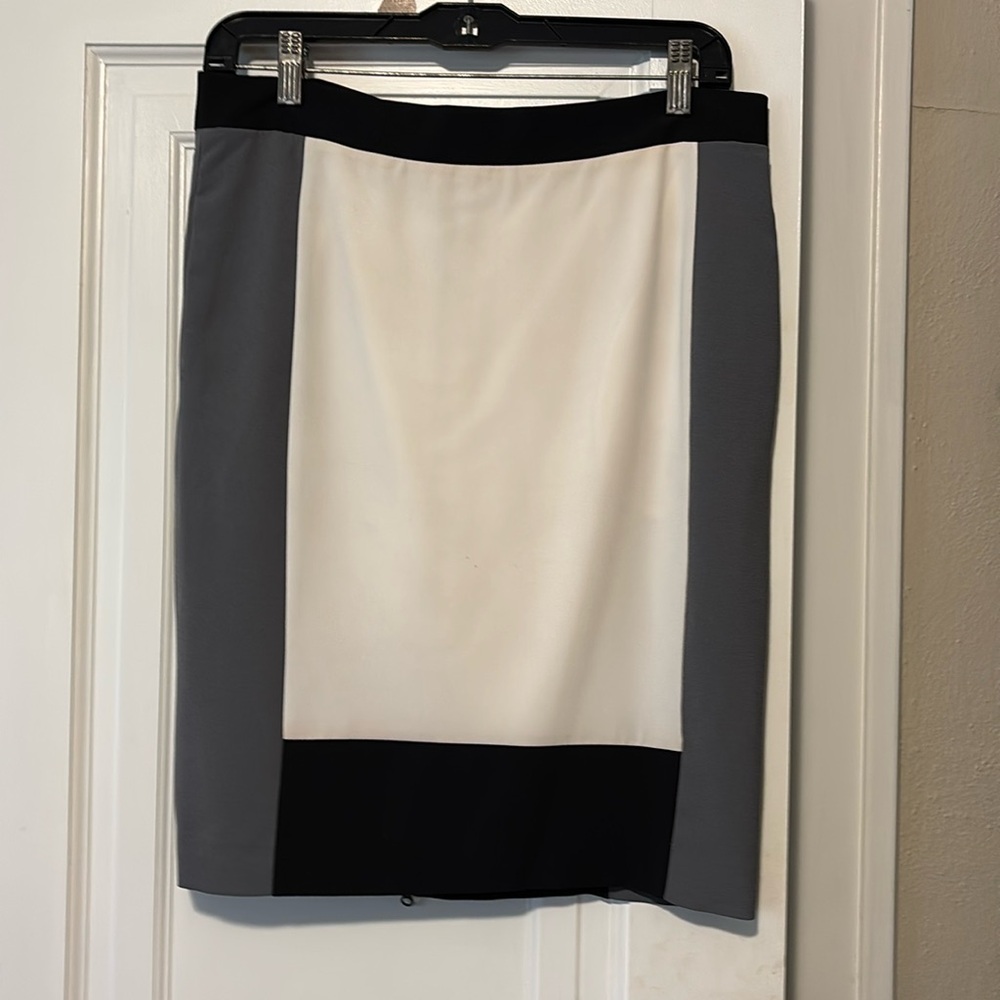 Color block back zip skirt